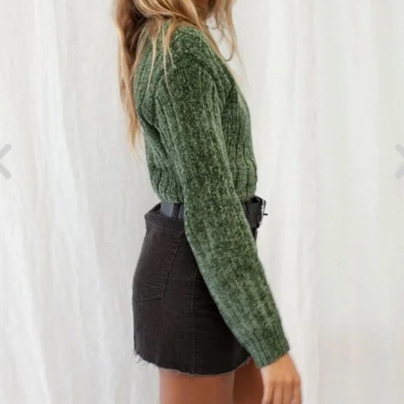 Green Cropped Sweater - Picture 3 of 8